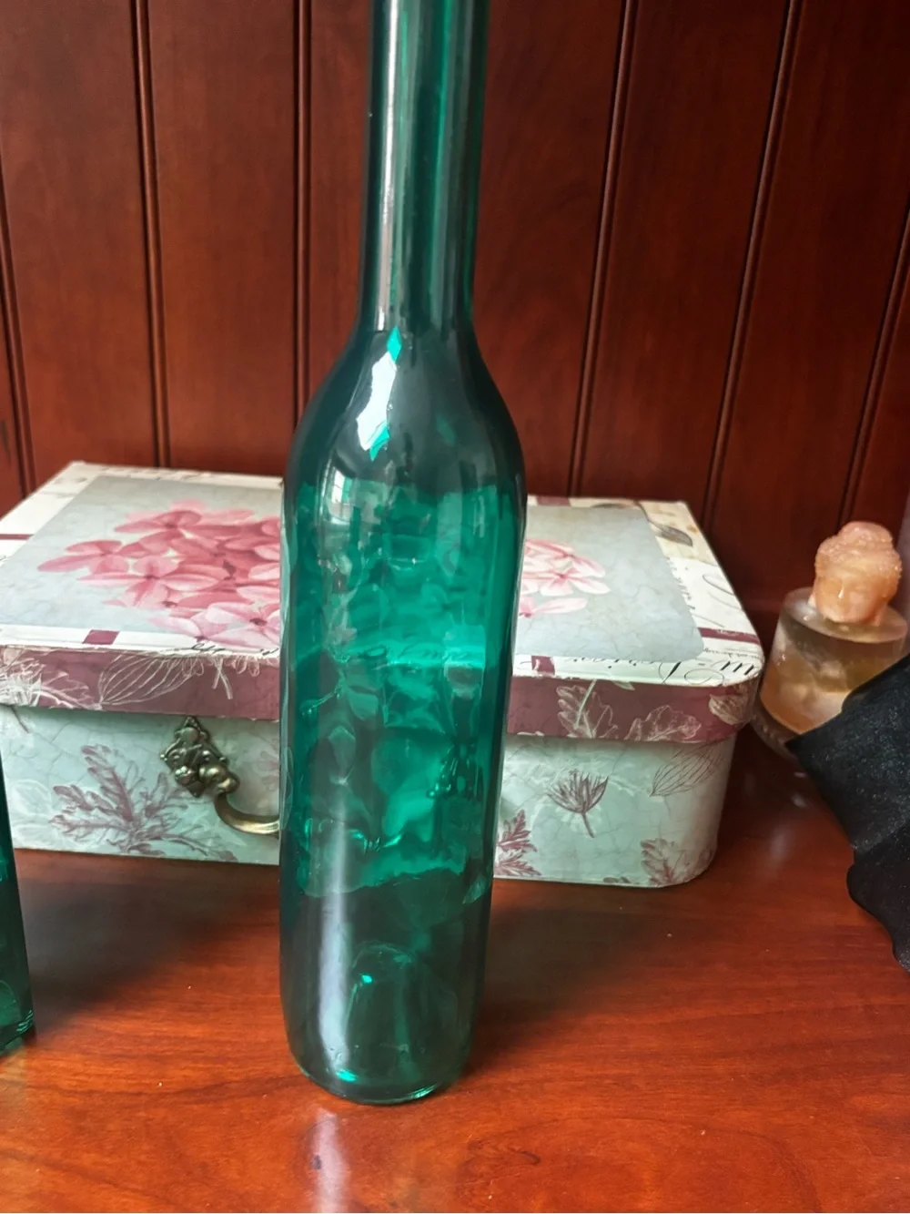 English Georgian green blown glass bottle-shape decanters set of 3
